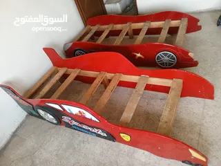  8 تختين على شكل هيكل سيارة مستعملة للبيع