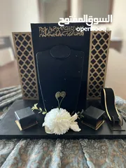  6 ستاند شبكة لون أسود مخملي مميز بزخارف ذهبية شبه جديد مستخدم مرة وحدة والله يبارك لصاحب النصيب