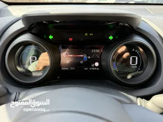  22 تويوتا ياريس كروس ترخيص 2022  محرك 1500 هايبرد  جير أوتوماتيك  172 حصان هاندبريك كهربائي عداد 61000