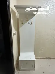  2 غرفة نوم مزوج تخت وخزانة وبيرو و علاقة