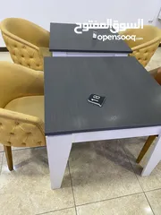  2 طاولات وكراسي
