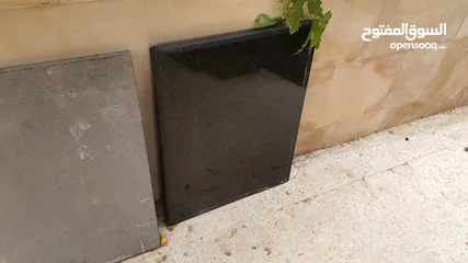  2 طاوله سراميك غلاسي للبيع بحاله جديده معها ر ارجل قويه