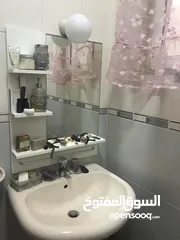  8 شقة مميزة 3 غرف نوم مفروشة بالكامل منطقة مخدومة مع اطلالة رائعة في اجمل مناطق تلاع العلي خلدا