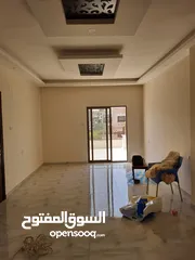  11 شقة للبيع في ام اذينة
