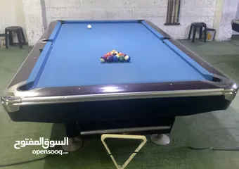  1 طاولة برونزيك امريكي شبه جديدة