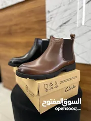  1 حذاء Clarks الجلد الطبيعي، هتجمع بين الشياكة وجودة التفاصيل في تصميم يليق بمكانتك.صناعه فيتنامي