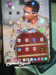  2 ipad pro m4 11 inch (91) معاه كفر والكرتون  بطارية   مستخدددددم شهور وكفالته ما زالت سارية  وقلم