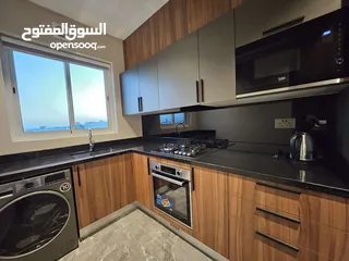  16 شقق سكنية فاخرة  مفروشة بالكامل بإرقى الاثاث شاملة للماء والكهرباء . انترنت مجاني