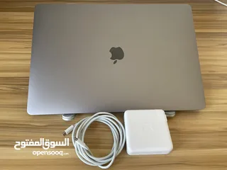  1 MACBOOK PRO 16” 2019 - CORE i7 - 32GB RAM - RADEON PRO 4GB GRAPHICS