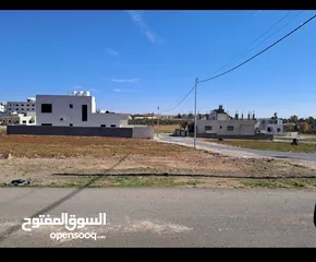  1 ارض للبيع في اليادودة حوض الفريط من المالك مباشره مطله وراقيه فلل جميله والسعر قابل للتفاوض
