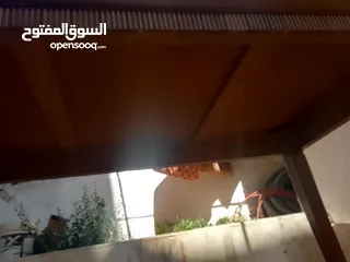  7 طاوله سفره خمس كراسي لون جوزي بحاله الوكاله معها زجاج سكيروليت للبيع بسعر 85 دينار