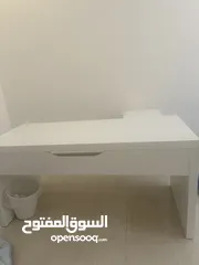  2 مكتب من ايكيا جديد وفخم مستعمل اسبوع فقط