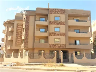  1 شقة رائعة بموقع متميز بمدينة الشروق فيو حديقة تقع مباشرة علي شارع السادات