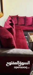  3 للبيع بداعي السفر طقم كورنر مستعمل بحالة الجديد  خشب تنجيد فخم خمري وسلفر مع  طاولة وسط تصميم راقي