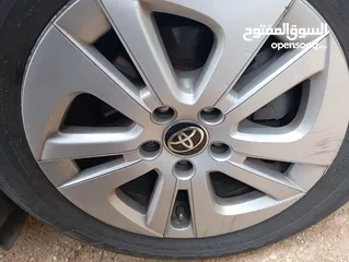  5 اربع طاسات تويوتا وحدة منهن مكسوره