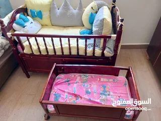  1 سرير بيبي مع سرير هزاز خشب زان