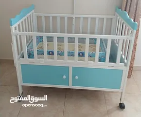  1 سرير اطفال للبيع بحاله جيده جدا