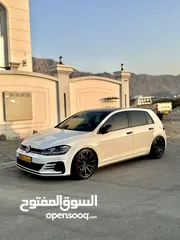  1 جولف mk7.5 gti وكالة عمان