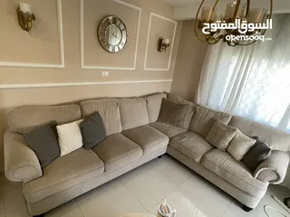  3 كنب زاوية امريكي بحالة جيدة جداً مع طاولة وسط ممتازة