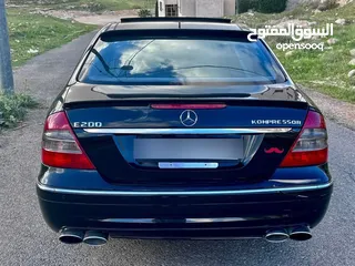  8 MERCEDES BENZ E200