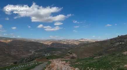  5 قطعة ارض مفروزة و مطلة ب المصطبة
