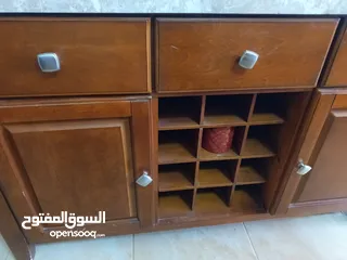  11 طقم كنب وطقم طربيزات و قنصل و طقم سفرة مع دريسوار فخم جدا