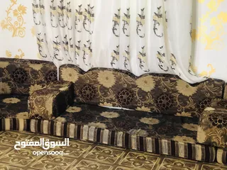  3 قعده جلوس. عربي