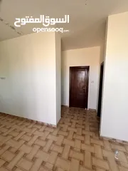  8 قطعة أرض وبيتين  ومزرعه جاهز للسكن