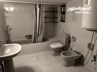  5 شقة فارغة للايجار في الصويفية :