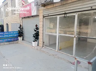  3 مكاتب او مخازن للايجار شارع رئيسي مع ديكور