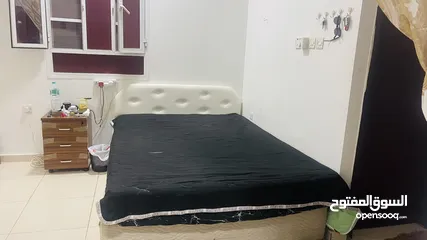  1 Quveen size bed for ugrent sale