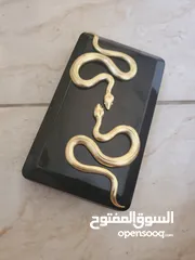  1 حقيبة كلاتش من ماركة كيليان ذا تمبتريس سوداء وراقيه ،Black Clutch The Temptress by Kilian