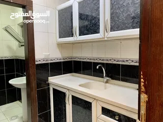  5 عيادات طبية ومكاتب مميزة وبموقع مميز جداً للايجار