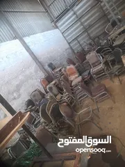  2 كراسي كروم نوعيه ثقيله وبحاله جيده تقريبا 170 كرسي  طاولات عدة أحجام تقريبا 70  البيع حسب طلبك