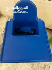  2 كرسي طعام و بانيو و كرسي صغير للبيع