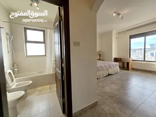  14 جبل عمان و محيط فندق ( الردز كارتن ) شقة فخمة للبيع 220 متر