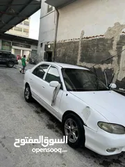  3 اكسنت 97 لون ابيض فيها ضربه بالجناح