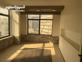  2 مكتب للايجار مقابل دوار الواحه مباشره بجانب مخبز غيث عماره 153 مجمع الواحة التجاري