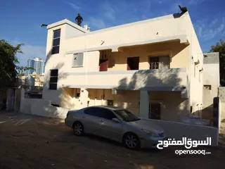  12 بيت عربي مؤلف من 8 غرق 2 صاله 4 حمام للايجار في عجمان سكن عائلي