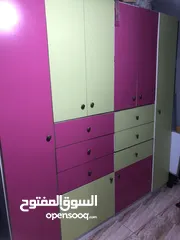  1 خزانه 9 ابواب و6 جوارير بحالة جيده جدا وبسعر مغري نوع الخشب لاتيه العريض
