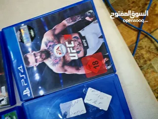  16 سيدات بلايستيشن فايف في حالة الوكالة
