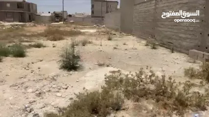  1 قطعة ارض في الهواري حي الرياض ( ارض عيت زواوا)