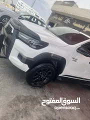 6 هايلوكس ادفنشر24  بحالة الزيرو لون ابيض داخليه اسود عليه اكسسوارات وتنجيدات داخليه مع صدام كامل اصلي