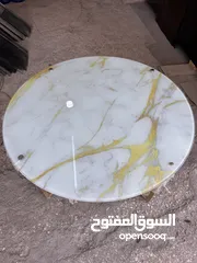  1 طاوله وسط وجه رخام مع زجاج سيكوريت