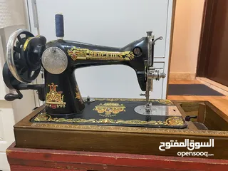  1 ماكينة خياطة تراثيه عمرها 78 سنه