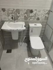  3 شقة مميزه طابق اول للبيع باطلالة مميزه و سعر مناسب جدا