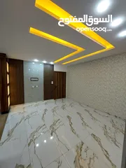  1 .. شقة فارغه فاخره للإيجار ..