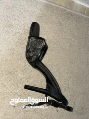  2 كعب للبيع بسعر ممتاز راقي وتقيل  لون اسود بطول 11.5 cm للمناسبات بلبق على كل اللبس بلبس نمره 38-39