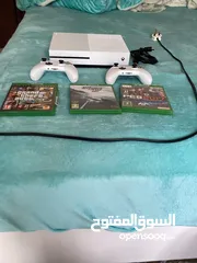  3 Xbox 1 S اكس بوكس ون إس مستعمل بس مني و معا خمس ألعاب سيدي و وصلت طويلت