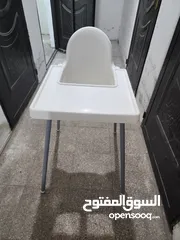  1 كرسي طعام أطفال من ايكيا. السعر 35. الموقع خلدا